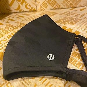Black Camo lulu mask unopened